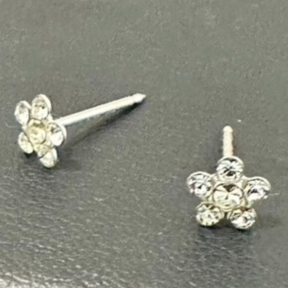 Studex 585 14k White Gold Daisy Earrings - Picture 1 of 5